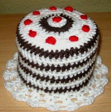 Klohut,  Klorollenhut,  Klopapierhut, Schwarzwälder Kirschtorte