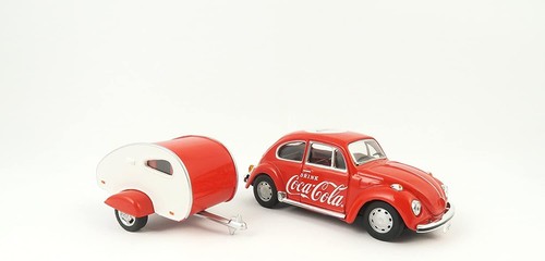 COCA-COLA 1:43 1967 VOLKSWAGEN BEETLE RED & TEARDROP TRAILER MODEL CAR 440032 - Picture 5 of 9