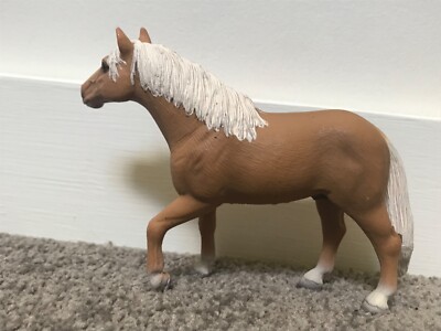 LIKE NEW Schleich 13618 Palomino Stallion Horse retired model