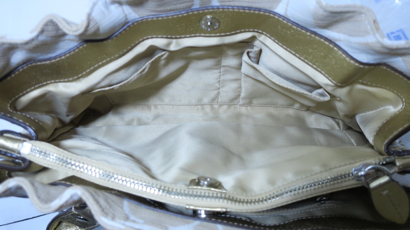 Coach Signature Penelope Cream/Gold Shoulder Bag Pu… Gem