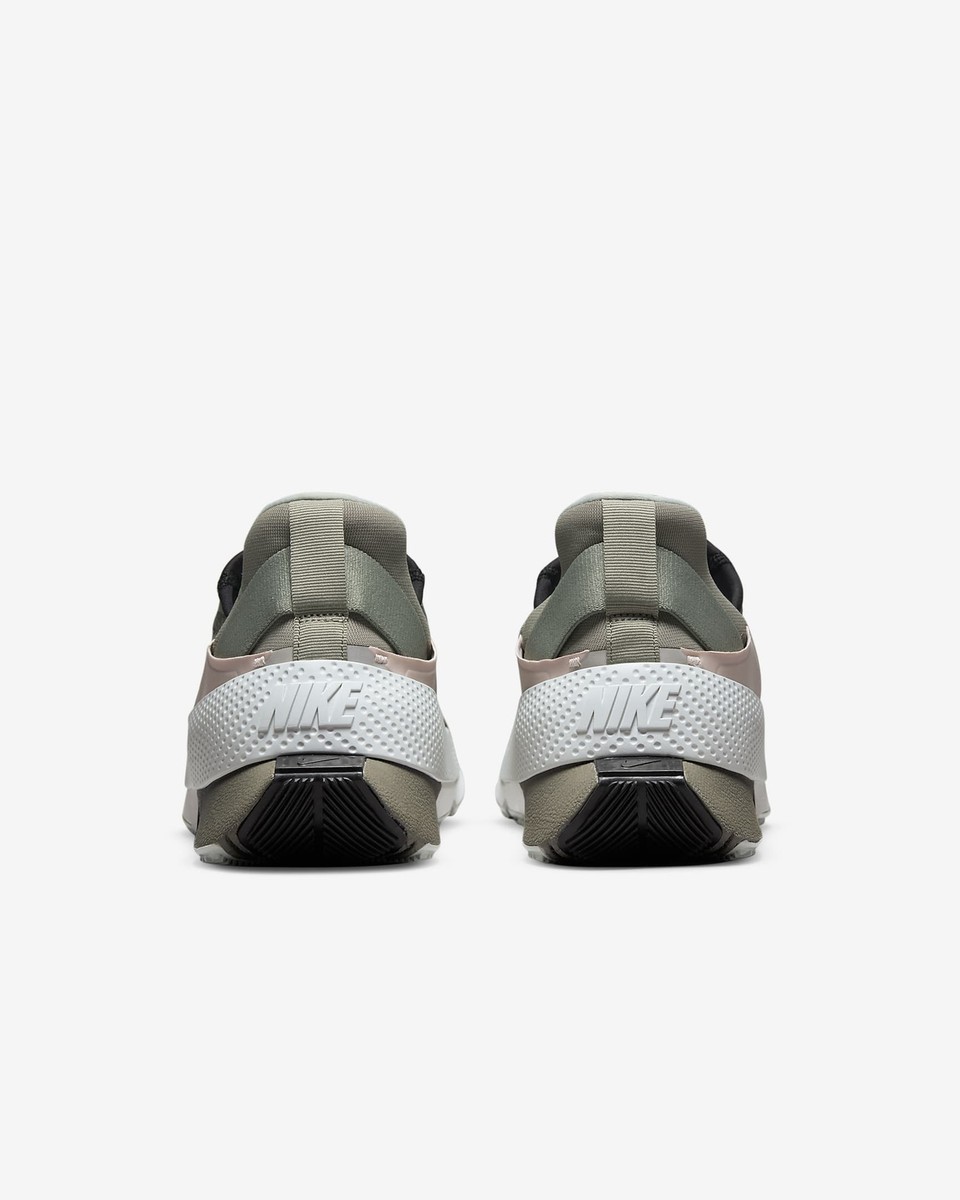 Nike FlyEase オリーブグリーン スニーカー US7 24cm Nike FlyEase オリーブグリーン スニーカー US7 24cm 靴