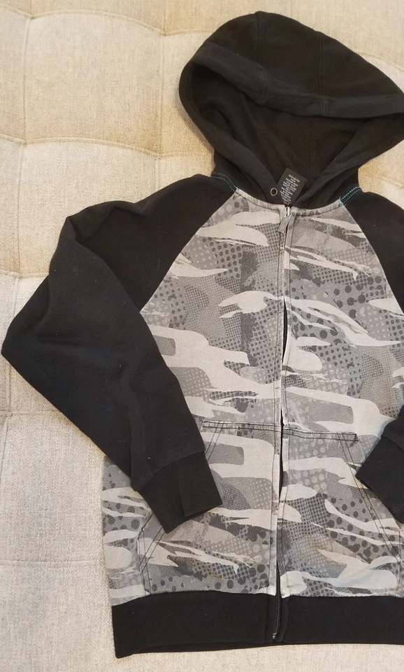 FULL ZIP HOODIE~LIGHTWEIGHT~BOYS~MEDIUM~SHAUN WHITE~BLACK/GRAY CAMO~FALL JACKET - Image 4 of 4