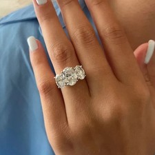Anello di Fidanzamento Tre Pietre Diamanti Creati in Laboratorio 4 Ctw Taglio Ovale 14k Wh Placca Oro