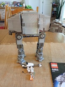 LEGO Star Wars: AT-AT (4483)  Minifigs and Manual