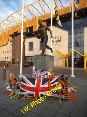 Foto 6x4 RIP Jack Wolverhampton Der Blick auf die Statue von Billy Wright o c2015