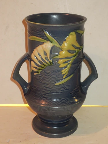 Vintage Authentic Roseville Pottery Blue Freesia Vase 123-9