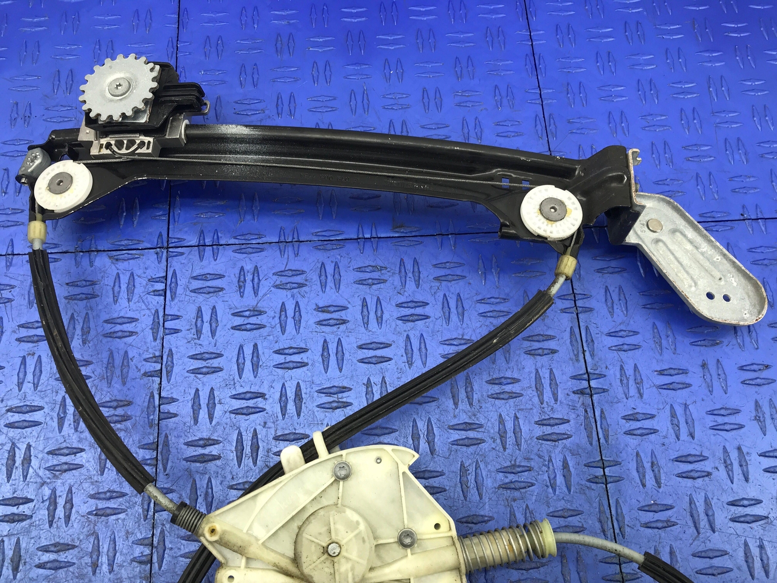 2014-2021 MASERATI QUATTROPORTE REAR LEFT DOOR WINDOW GLASS REGULATOR W/MOTOR