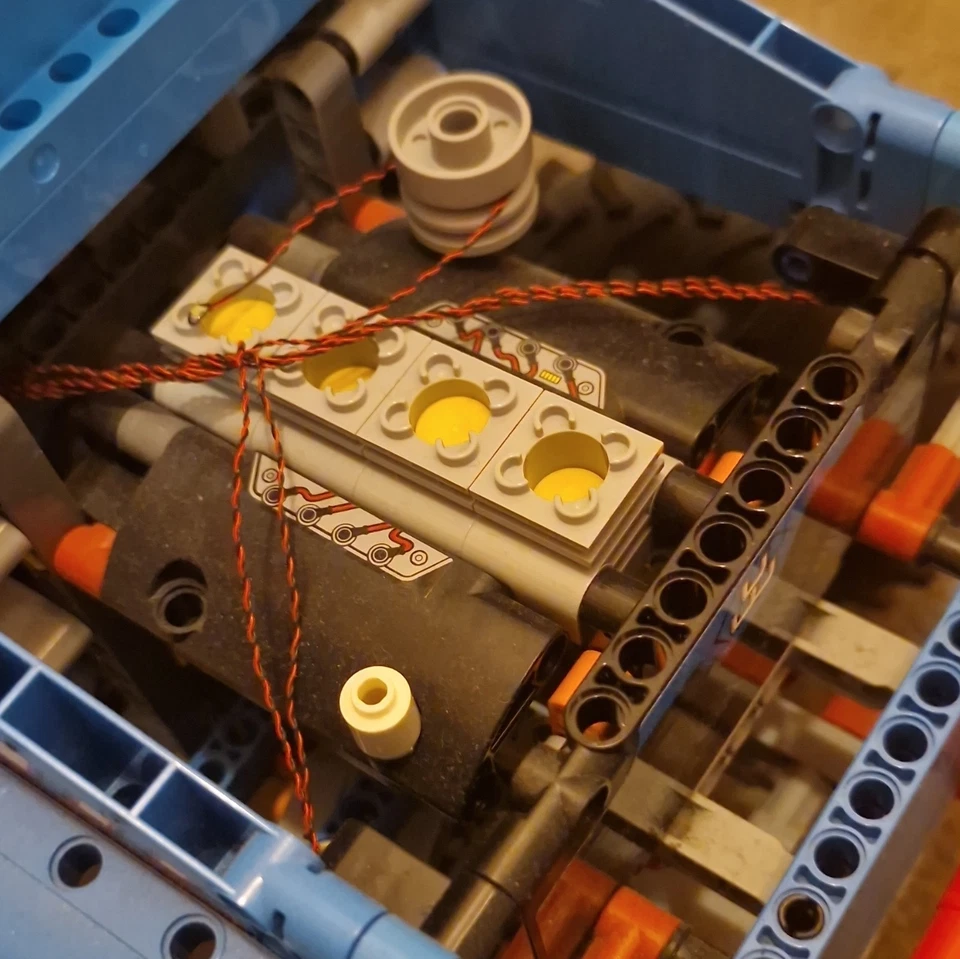 LEGO Technic 8285 Tow Truck, photo 2 of 5