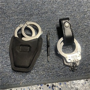 Smith & Wesson Model 100 Handcuffs with Key, and 4 Pouches