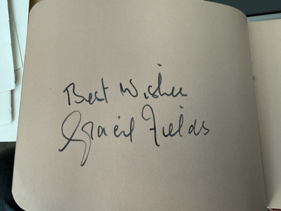 GRACIE FIELDS - BRITISCHE SÄNGERIN / SCHAUSPIELERIN - AUTOGRAMM