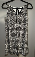 Speechless Women’s Medium Black White Sleeveless Shift Dress Geometric Print