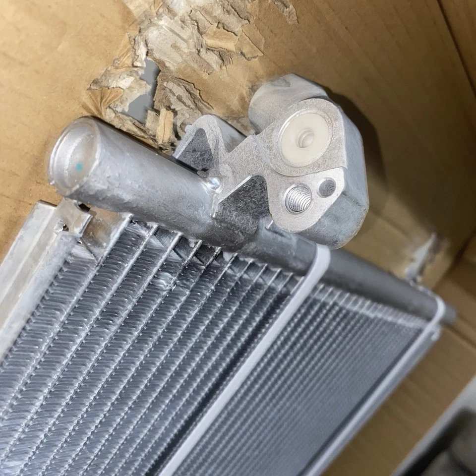 Condensador A-C Premium compatible con BMW Serie 7 750i 2016-2019 Foto 3 de 4