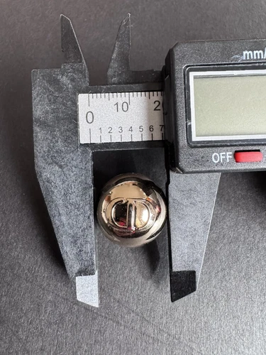 One Christian Dior bottone gambo metallo 18 mm Im oro