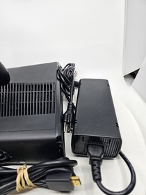 Microsoft Xbox 360 S Console 500GB Model 1439 Bundle works great 👌 Free 📦 