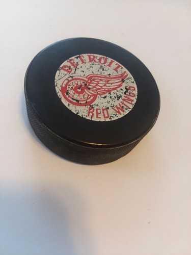 Detroit Red Wings Game Ziegler Puck Joe Louis Arena 1980,s vs New Jersey Devils.