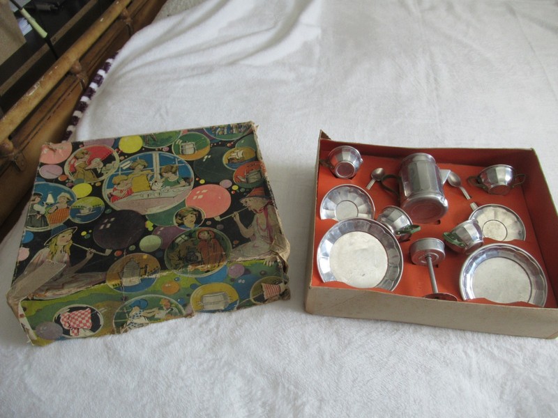 VTG LIKE MOTHER'S ALUMINUM COFFEE POT DISHES CUPS PLATES WITH BOX (AD 49)
