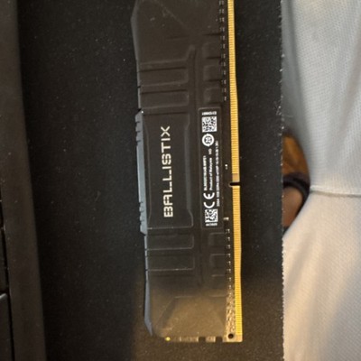 Crucial Ballistix 8GB DDR4-3200 PC4-25600 288-Pin DIMM Unbuffered