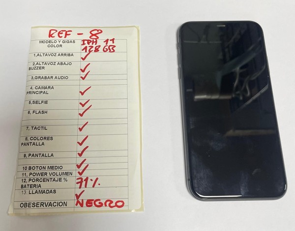 Teléfono móvil IPHONE 11 128 GB negro en buen estado 71% bateria