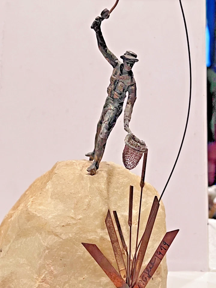 Escultura de pescador vintage de Curtis Jere firmada 1979 Foto 2 de 4