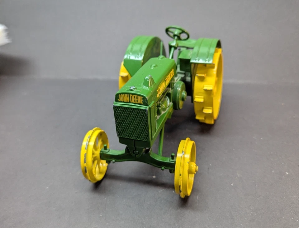Antiguo tractor de juguete agrícola John Deere de hierro fundido verde 7 x 4,5 x 4 pulgadas X503 Foto 2 de 4