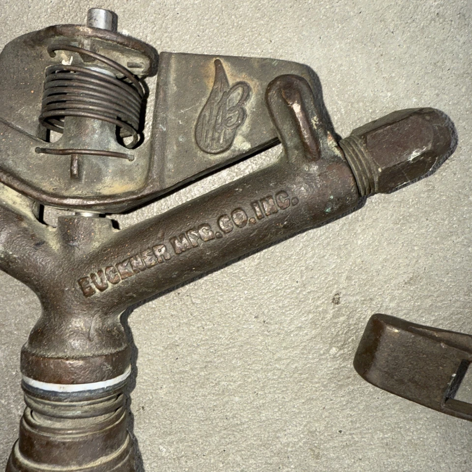 Cabezal de rociador de césped ajustable vintage Buckner 865 y 860 Fresno Calif de latón Foto 4 de 4