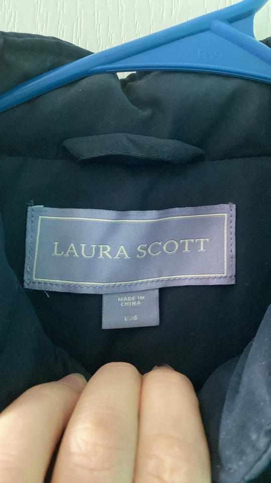 Laura Scott海军蓝背心 — 第 2/3 张图片