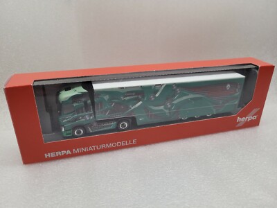 Renault T  Renault Trucks Dynamics  Promotion Tour Truck green Safeliner 310796