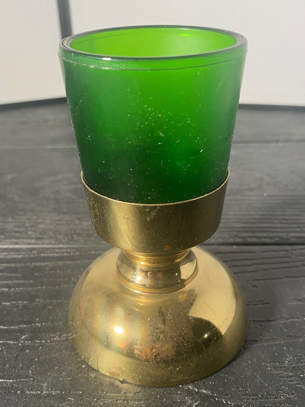 *** VINTAGE CATHOLIC CHURCH BRASS & GREEN GLASS VOTIVE CANDLE HOLDER