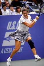 Tennis player Monica Seles of Yugoslavia hits a return at the wome- Old Photo 5