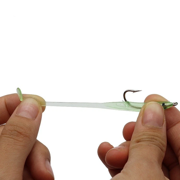 40 PIEZAS Plantillas suaves brillantes señuelos de pesca ganchos de plantilla noche luminosa cebo de baño de agua salada Foto 3 de 4