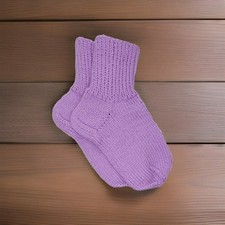 Strickliebe   Handgestrickte Baby-Socken lila...