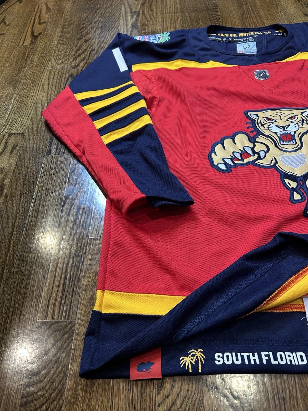 Barkov - FLORIDA PANTHERS Winter Classic Miami Jersey 2026 Size Large Red