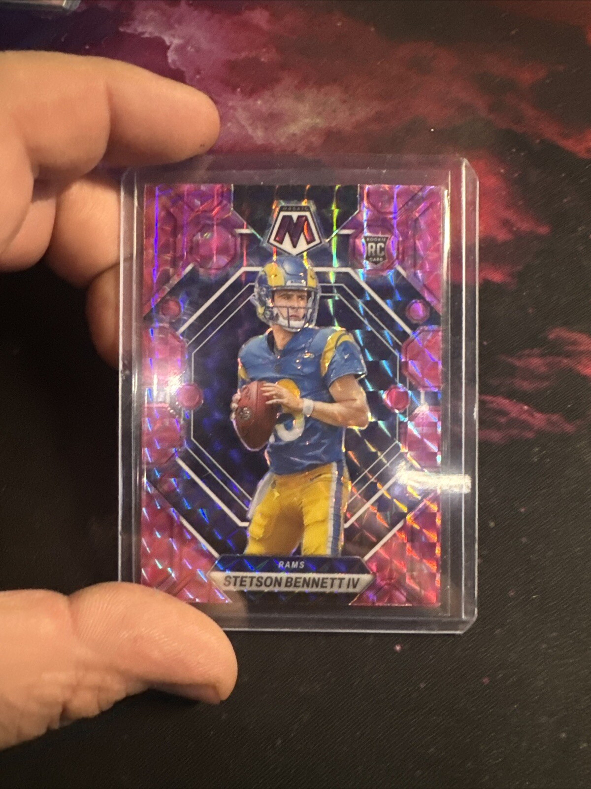 2023 Mosaic Stetson Bennett IV PINK CAMO MOSIAC PRIZM Rookie Card RC #362 Rams