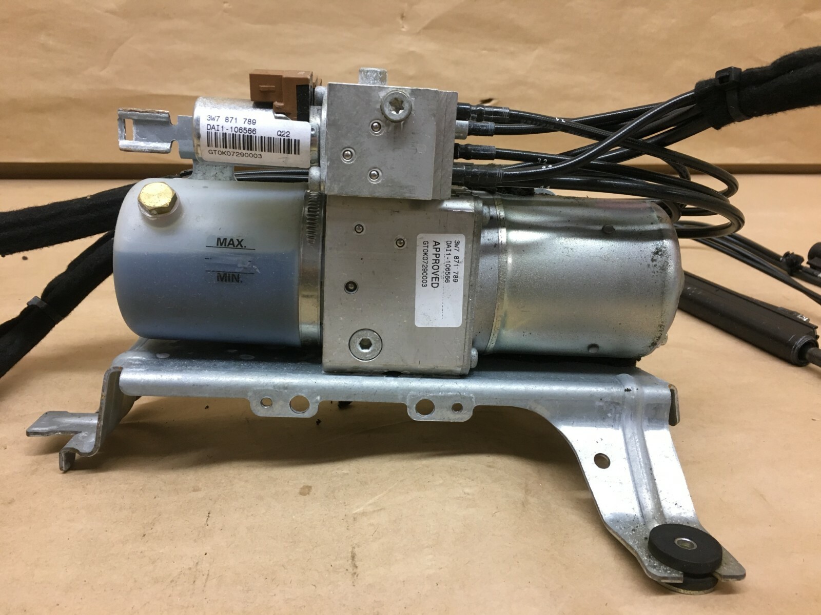 OEM 2007 2008 2009 2010 Bentley Continental GTC Convertible Top Motor 3W7871789