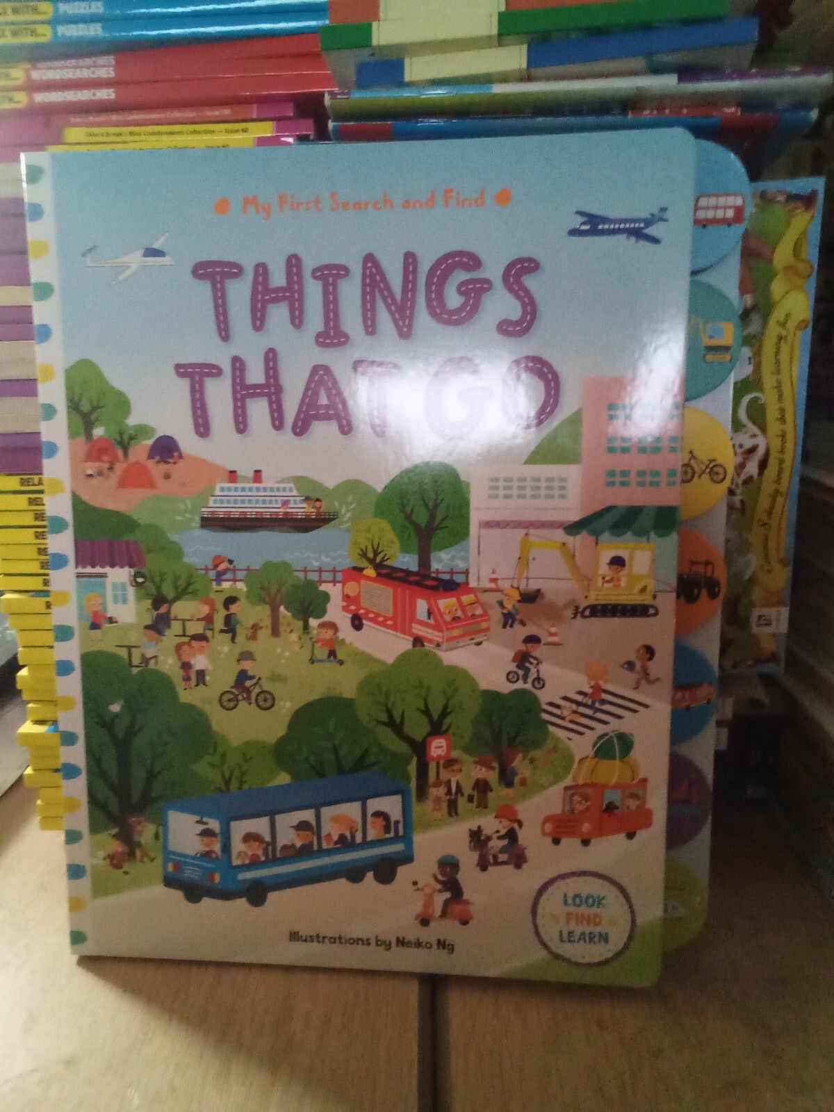THINGS THAT GO FIRST SEARCH AND FIND BOOK - BUS DIGGER CAR BIKE BOAT PLANES ETC