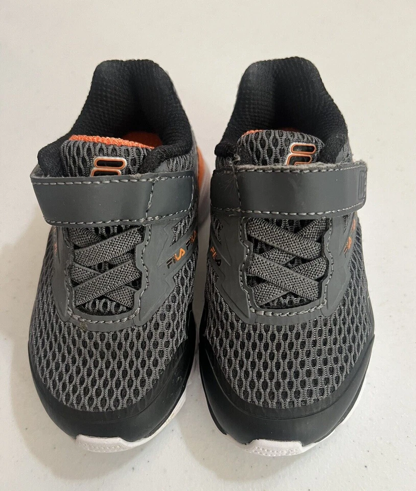 Zapatos FILA para niños pequeños/infantes grises, negros con detalles naranjas talla 6 (A3) Foto 3 de 4