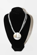 Girls and Pearls Three‑Tone Pendant Choker Necklace Contemporary Stylish Design