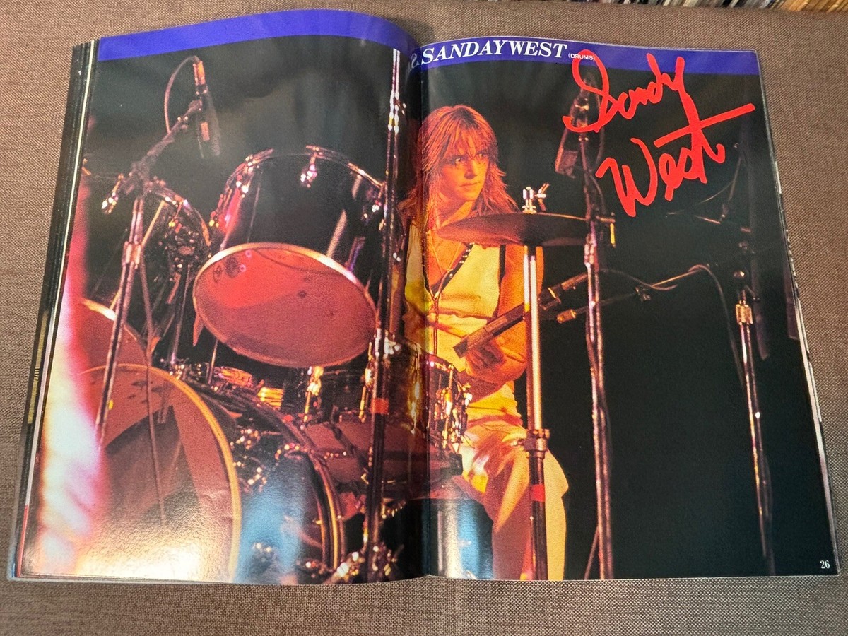 THE RUNAWAYS Japan Photo Book YOUNG IDOL NOW 1977 w/ Music THE RUNAWAYS Japan Photo Book YOUNG IDOL NOW 1977 w/ Music