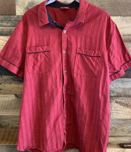 Guess Mens XL Button Up Red And Black Textured Rockabilly - Picture 3 of 10