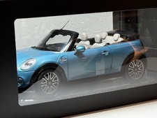 Mini Cooper S Cabrio - Seltene Farbe Electric Blue - Maßstab 1:18 - NEU!