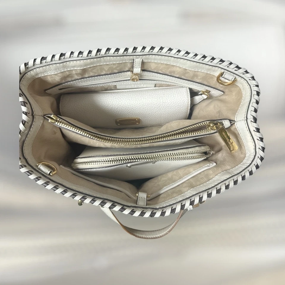 Michael Kors Straw Rosalie Tote Handbag with makeup bag/matching white wallet - Image 2 of 4