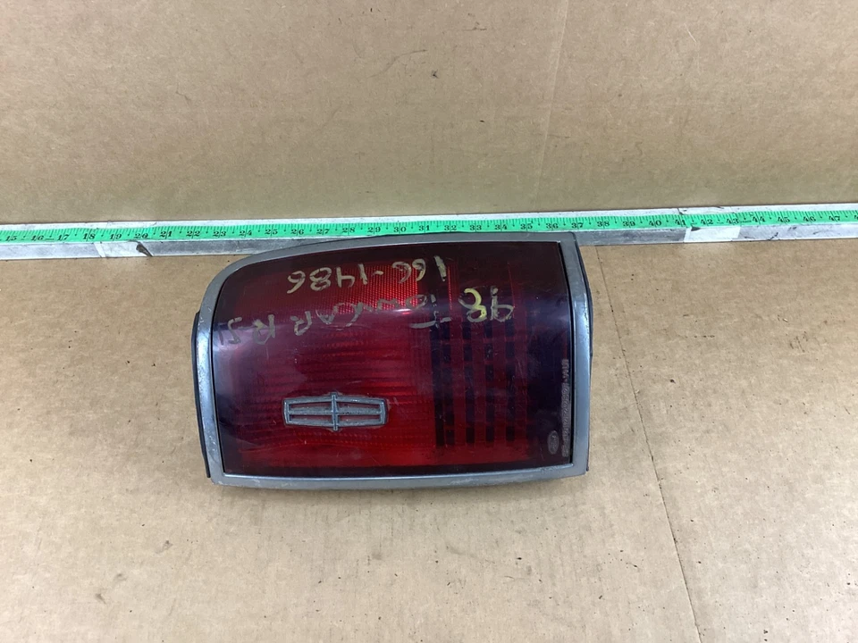 Luz trasera derecha pasajero Lincoln Town Car 1990-1994 F1VB-13440-A OEM Foto 2 de 4