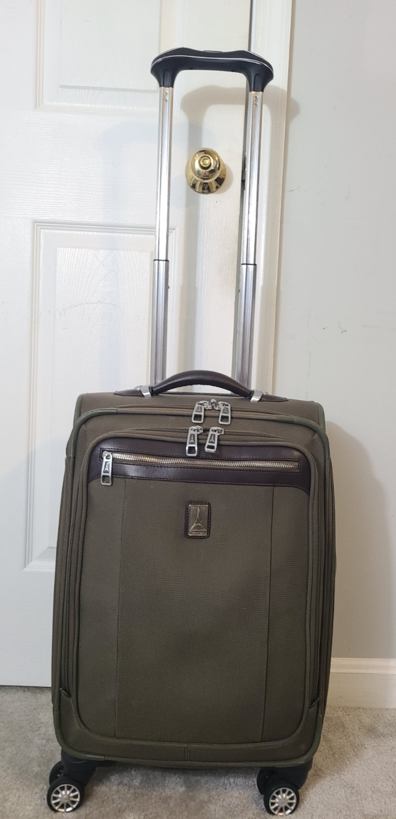 Travelpro Platinum Magna 2 22-Inch Expandable Carry On Spinn