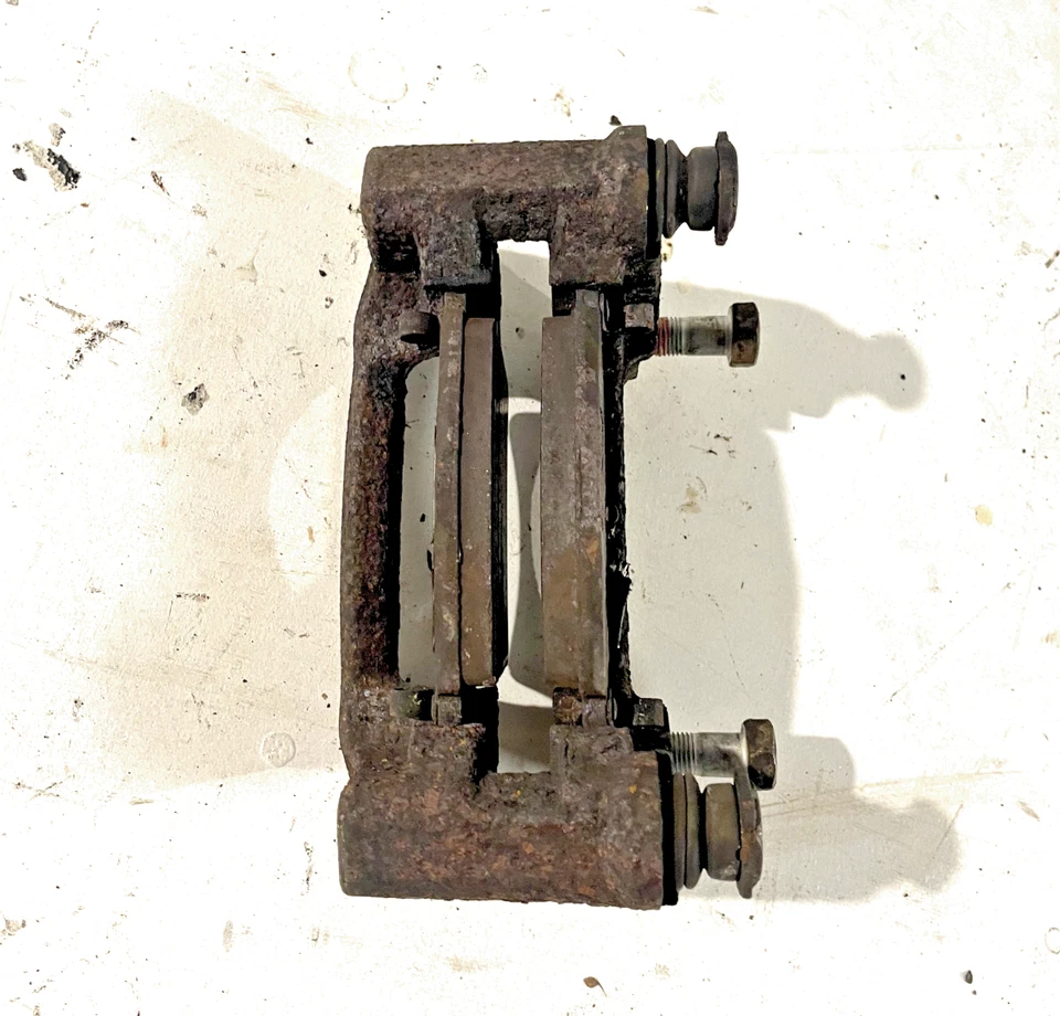 Soporte pinza freno trasero derecho Renault Master Mk2 Movano O/S lado conductor Foto 2 de 4