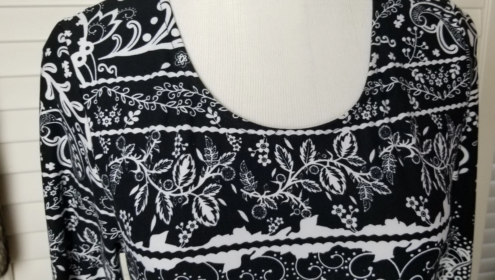 VETEMENTS Top tunica mini abito Lildy stampato con tasche swing nero bianco Vines taglia S M