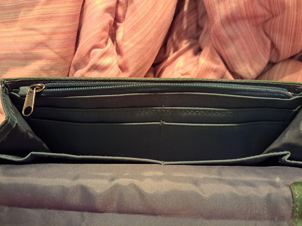 Muñequera Kenneth Cole Reaction verde Foto 4 de 4