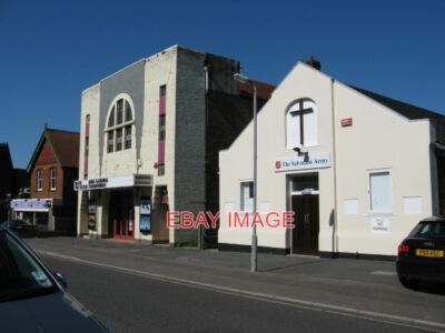 FOTO ORION KINO UND HEILSARMEE HALLE AUF ZYPERNSTRASSE BURGESS HILL