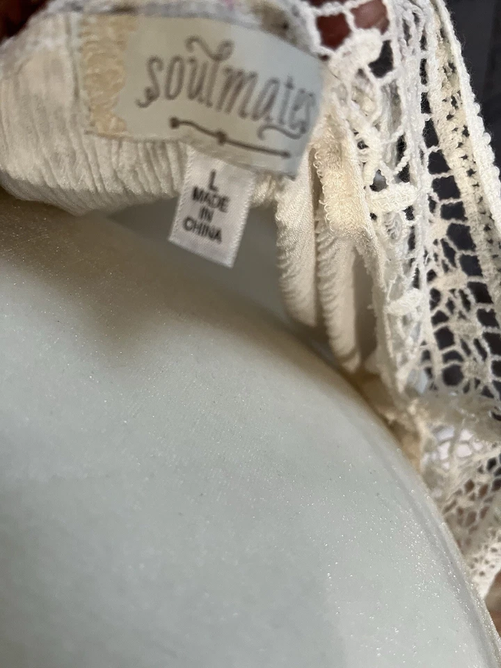 Soul mates Women's Ivory Lace Lined Blouse Size Large - Image 4 of 4