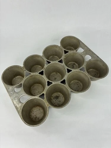 New ListingVintage Cast Iron Wagner Ware B Muffin Pan 11 Cups 8”x11”