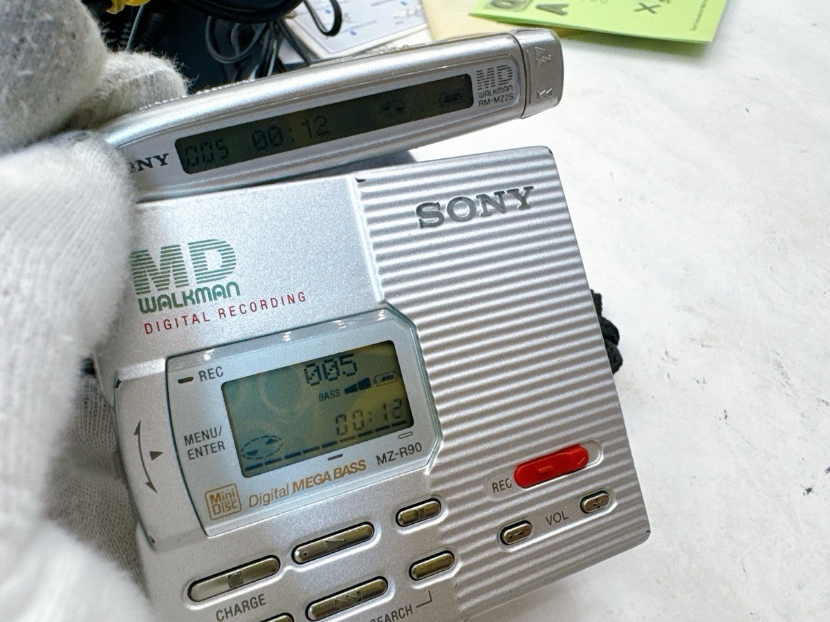 【録再可】SONY MDウォークマン MZ-R90 シルバー 録再可】SONY MDウォークマン MZ-R90 シルバー Sony MZ-R90 MD Walkman